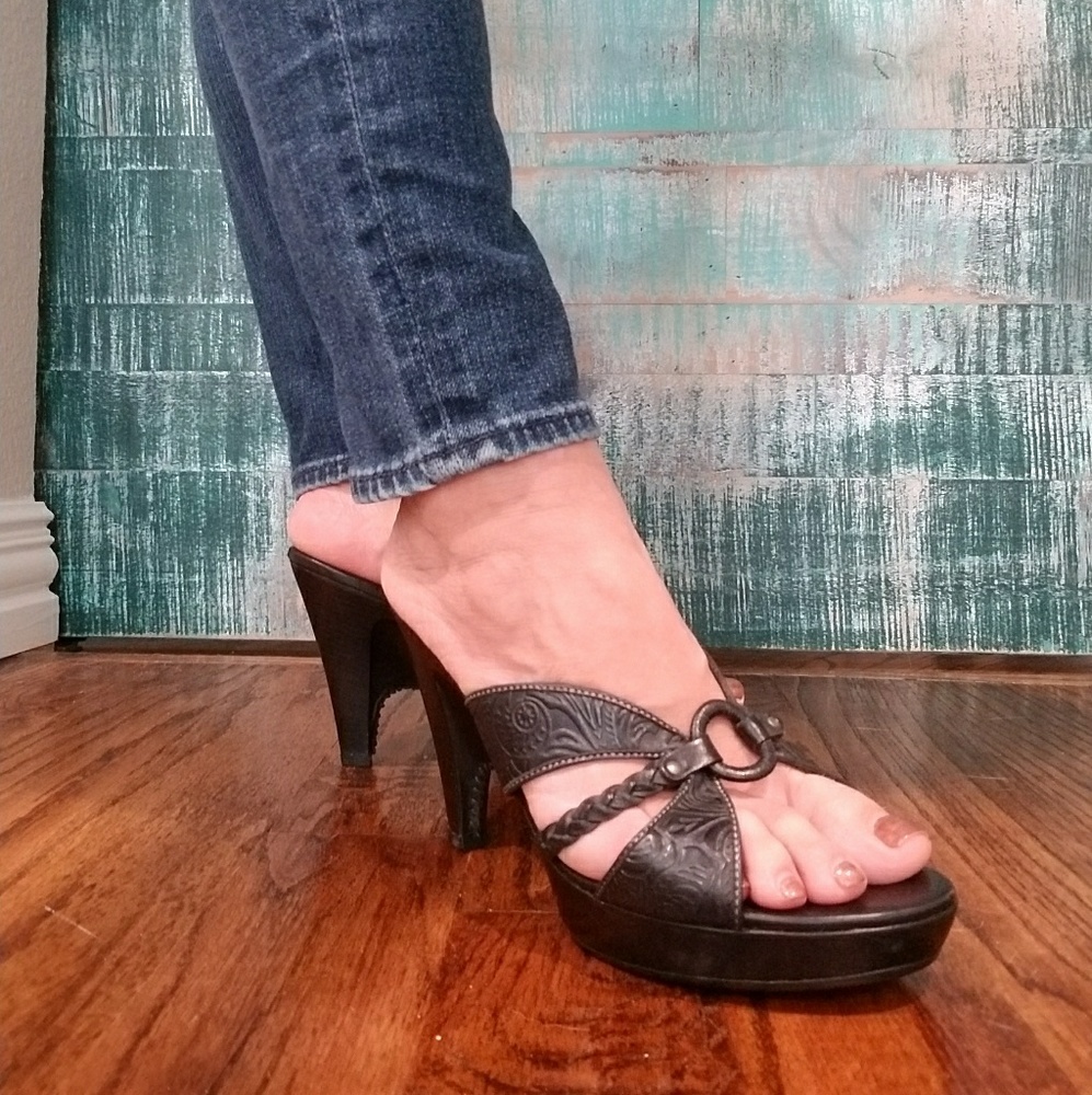Cole Haan Embossed Leather Sandal Size 7